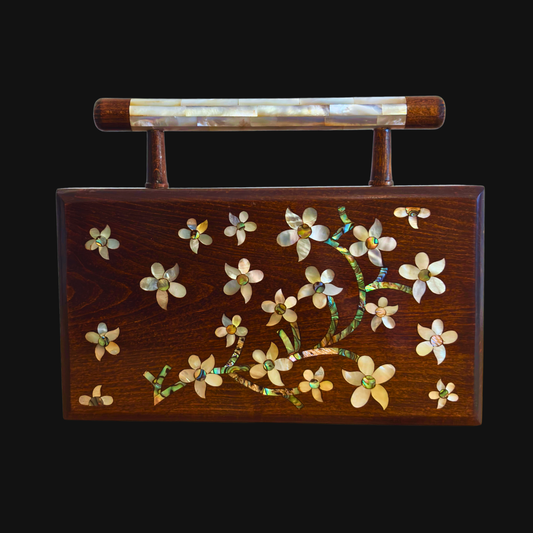 ياسمين – حقيبة يد دمشقية فاخرة مطعّمة بالصدف وبطانة بروكار