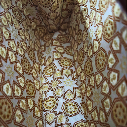 Zenobia – Clutch Damascena di Lusso in Noce con Intarsi in Madreperla e Interno in Broccato