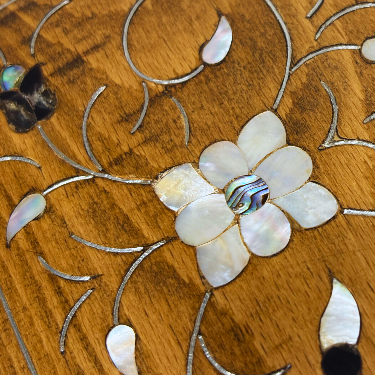 El Yapımı Şam Lüks Kutusu – Sedef & Kadife Zarafeti