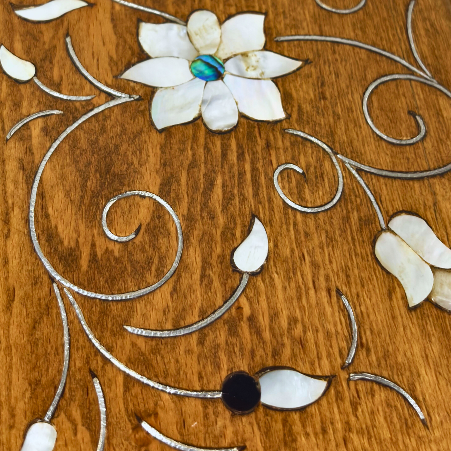 Damasceńska Szkatułka Luksusowa – Masa Perłowa & Aksamit