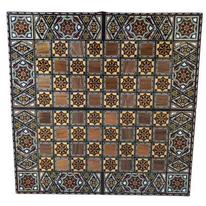 Handgemaakte Damascener Backgammon- & Schaaktafel door Gaby Al Dayeh – Meesterwerk met Parelmoerinleg