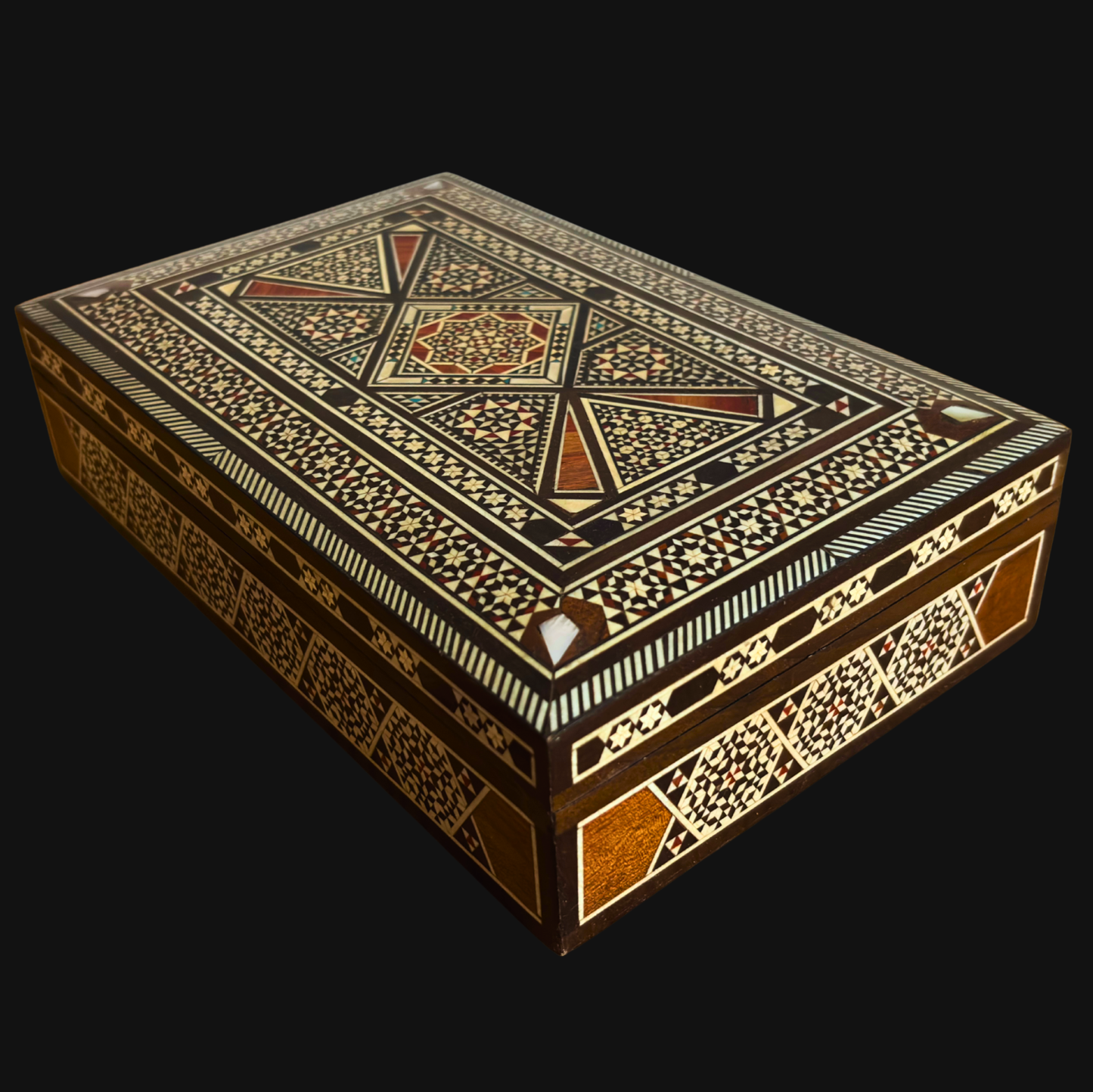 Damasceńska Szkatułka Vintage 1970 – Sztuka z Masą Perłową