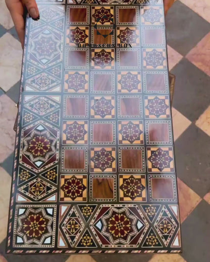 Handgemaakte Damascener Backgammon- & Schaaktafel door Gaby Al Dayeh – Meesterwerk met Parelmoerinleg
